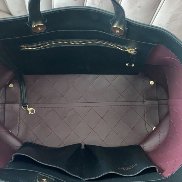 ‼️SOLD ‼️ Chanel tote great for traveling - Picture 7 of 10
